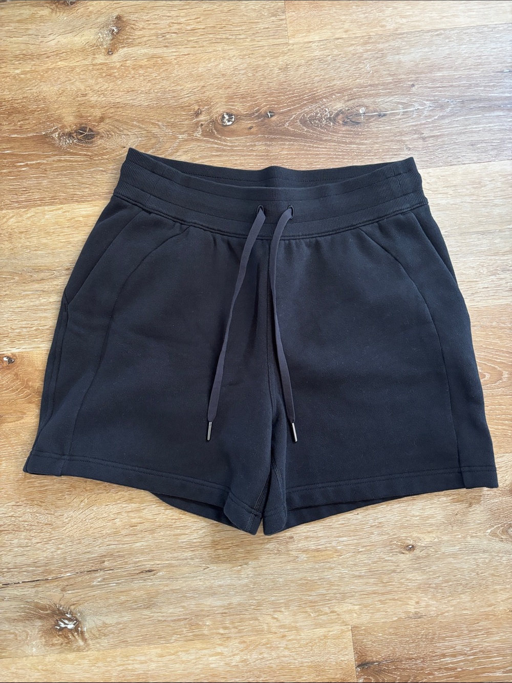 Lululemon Black Women's Drawstring scuba Shorts